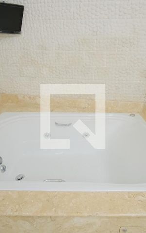 Casa à venda com 411m², 2 quartos e 2 vagasBanheiro da Suíte
