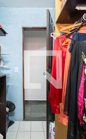 Casa à venda com 350m², 4 quartos e 4 vagas Casa à venda com 350m², 4 quartos e 4 vagasCloset do Quarto 1