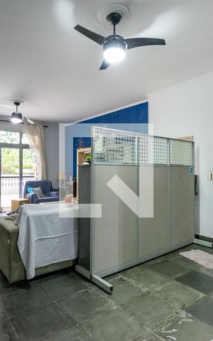 Casa à venda com 350m², 4 quartos e 4 vagas Casa à venda com 350m², 4 quartos e 4 vagasSala