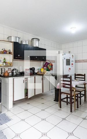 Casa à venda com 350m², 4 quartos e 4 vagas Casa à venda com 350m², 4 quartos e 4 vagasCozinha