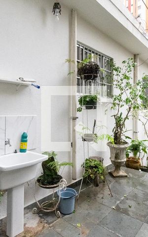 Casa à venda com 350m², 4 quartos e 4 vagas Casa à venda com 350m², 4 quartos e 4 vagasÁrea de Serviço