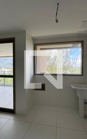 Apartamento à venda com 187m², 4 quartos e 3 vagas Apartamento à venda com 187m², 4 quartos e 3 vagasCozinha e Área de Serviço
