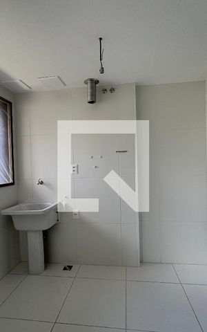 Apartamento à venda com 187m², 4 quartos e 3 vagas Apartamento à venda com 187m², 4 quartos e 3 vagasCozinha e Área de Serviço