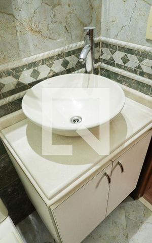Apartamento à venda com 135m², 4 quartos e 2 vagas Apartamento à venda com 135m², 4 quartos e 2 vagasBanheiro da Suíte