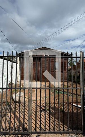 Casa para alugar com 80m², 2 quartos e 1 vaga Casa para alugar com 80m², 2 quartos e 1 vagaFachada/Plaquinha