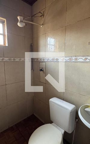 Casa para alugar com 80m², 2 quartos e 1 vaga Casa para alugar com 80m², 2 quartos e 1 vagaBanheiro Social