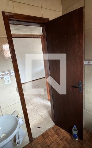 Casa para alugar com 80m², 2 quartos e 1 vaga Casa para alugar com 80m², 2 quartos e 1 vagaBanheiro Social