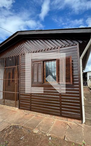 Casa para alugar com 80m², 2 quartos e 1 vaga Casa para alugar com 80m², 2 quartos e 1 vagaFachada