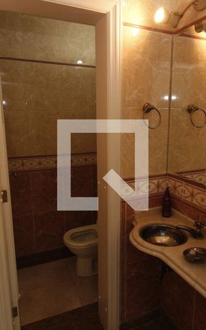 Casa à venda com 370m², 4 quartos e 8 vagasLavabo