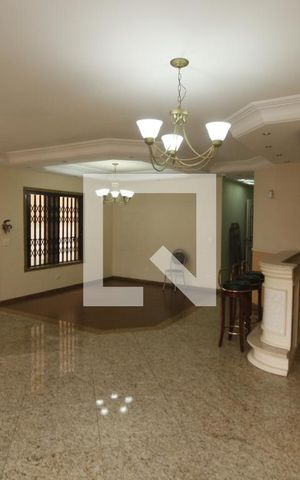 Casa à venda com 370m², 4 quartos e 8 vagasSala de TV