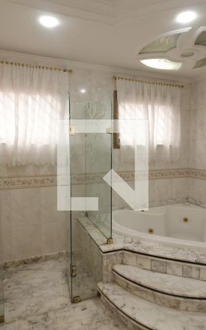 Casa à venda com 370m², 4 quartos e 8 vagasBanheiro da Suíte