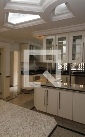 Casa à venda com 370m², 4 quartos e 8 vagasCozinha