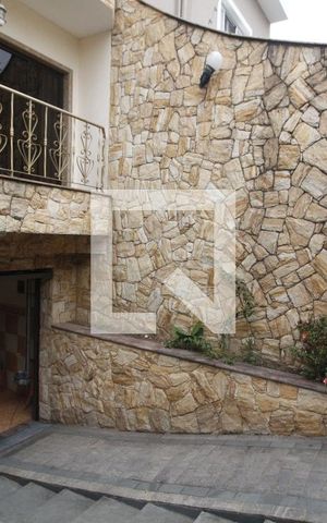 Casa à venda com 370m², 4 quartos e 8 vagasEntrada