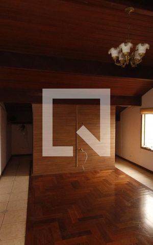 Casa à venda com 370m², 4 quartos e 8 vagasDespensa