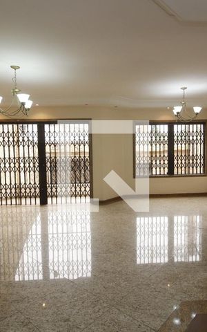 Casa à venda com 370m², 4 quartos e 8 vagasSala de TV