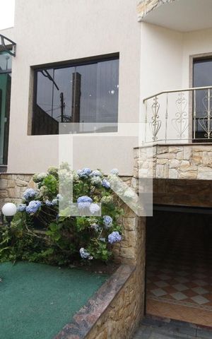 Casa à venda com 370m², 4 quartos e 8 vagasEntrada