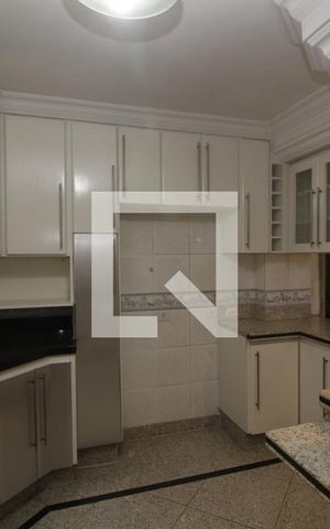 Casa à venda com 370m², 4 quartos e 8 vagasCozinha