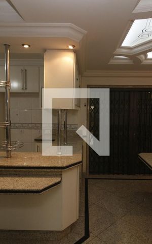 Casa à venda com 370m², 4 quartos e 8 vagasCozinha