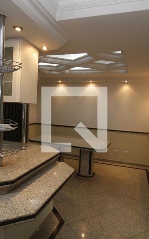 Casa à venda com 370m², 4 quartos e 8 vagasCozinha
