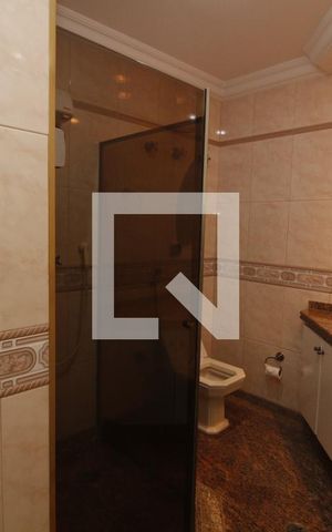 Casa à venda com 370m², 4 quartos e 8 vagasBanheiro Social