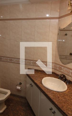 Casa à venda com 370m², 4 quartos e 8 vagasBanheiro Social