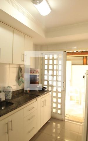 Apartamento à venda com 95m², 2 quartos e 2 vagasCozinha 