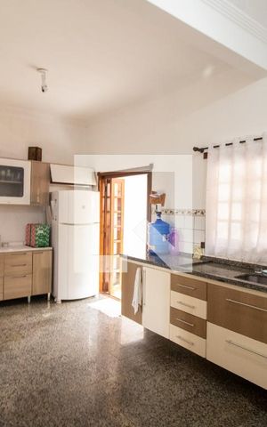 Casa para alugar com 380m², 6 quartos e 2 vagas Casa para alugar com 380m², 6 quartos e 2 vagasCozinha