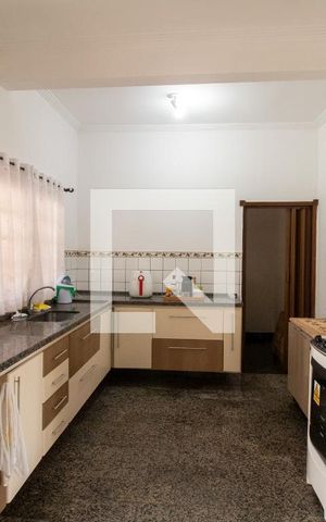 Casa para alugar com 380m², 6 quartos e 2 vagas Casa para alugar com 380m², 6 quartos e 2 vagasCozinha