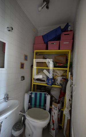 Apartamento à venda com 78m², 2 quartos e 2 vagasBanheiro de Serviço