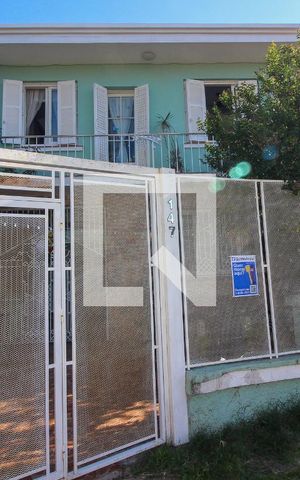 Casa à venda com 290m², 5 quartos e 4 vagas Casa à venda com 290m², 5 quartos e 4 vagasFachada