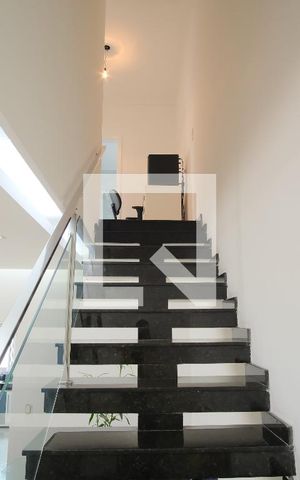 Casa à venda com 250m², 3 quartos e 2 vagasEscada