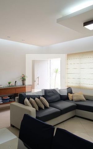 Casa à venda com 250m², 3 quartos e 2 vagasSala