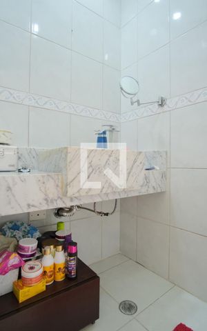 Casa à venda com 250m², 3 quartos e 2 vagasBanheiro da Suíte