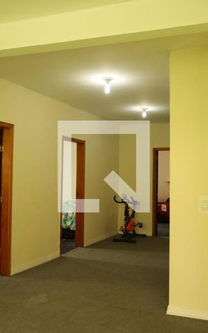 Casa para alugar com 330m², 6 quartos e 5 vagasEspaço entre quartos