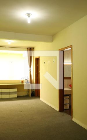 Casa para alugar com 330m², 6 quartos e 5 vagasEspaço entre quartos