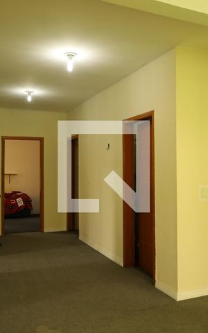 Casa para alugar com 330m², 6 quartos e 5 vagasEspaço entre quartos