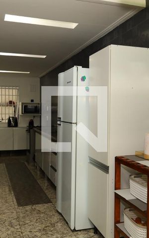 Casa para alugar com 330m², 6 quartos e 5 vagasCozinha
