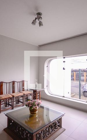 Casa à venda com 333m², 4 quartos e 2 vagas Casa à venda com 333m², 4 quartos e 2 vagasSala