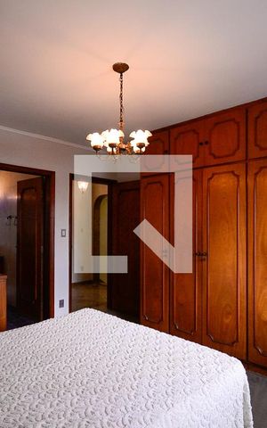 Casa à venda com 333m², 4 quartos e 2 vagas Casa à venda com 333m², 4 quartos e 2 vagasQuarto 2 - Suíte