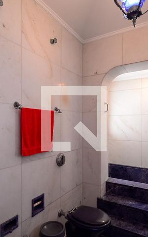 Casa à venda com 333m², 4 quartos e 2 vagas Casa à venda com 333m², 4 quartos e 2 vagasBanheiro do Quarto 2