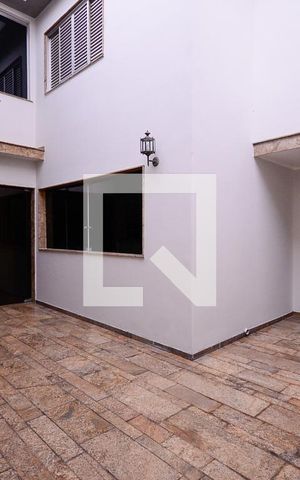 Casa à venda com 333m², 4 quartos e 2 vagas Casa à venda com 333m², 4 quartos e 2 vagasQuintal