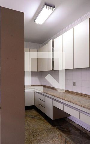 Casa à venda com 333m², 4 quartos e 2 vagas Casa à venda com 333m², 4 quartos e 2 vagasCozinha
