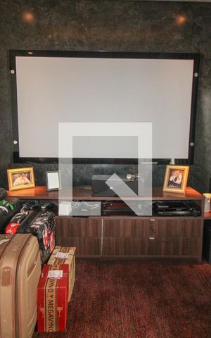 Casa à venda com 330m², 5 quartos e 3 vagas Casa à venda com 330m², 5 quartos e 3 vagasSala de tv
