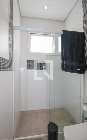 Casa à venda com 330m², 5 quartos e 3 vagas Casa à venda com 330m², 5 quartos e 3 vagasBanheiro do Quarto 3 (suíte)