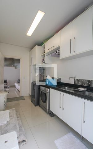 Casa à venda com 330m², 5 quartos e 3 vagas Casa à venda com 330m², 5 quartos e 3 vagasÁrea de Serviço