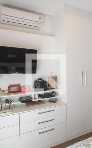 Casa à venda com 330m², 5 quartos e 3 vagas Casa à venda com 330m², 5 quartos e 3 vagasQuarto 1