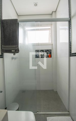 Casa à venda com 330m², 5 quartos e 3 vagas Casa à venda com 330m², 5 quartos e 3 vagasBanheiro do Quarto 4 (suíte)