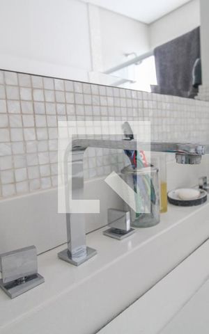 Casa à venda com 330m², 5 quartos e 3 vagas Casa à venda com 330m², 5 quartos e 3 vagasBanheiro do Quarto 5 (suíte master)