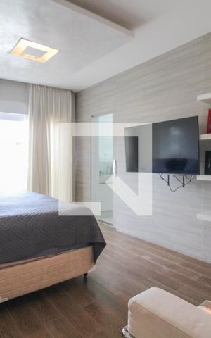 Casa à venda com 330m², 5 quartos e 3 vagas Casa à venda com 330m², 5 quartos e 3 vagasQuarto 5 (suíte master)