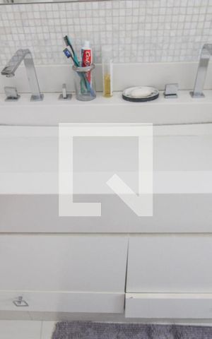 Casa à venda com 330m², 5 quartos e 3 vagas Casa à venda com 330m², 5 quartos e 3 vagasBanheiro do Quarto 5 (suíte master)